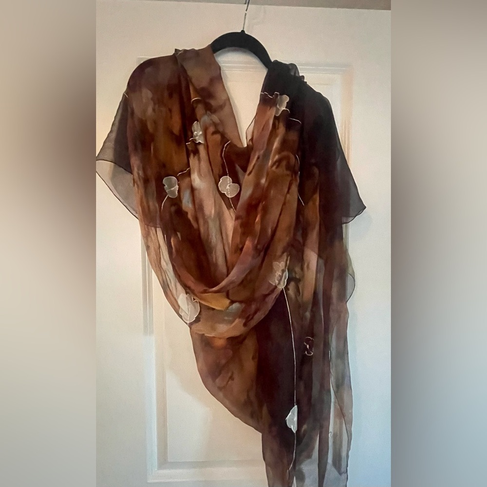 Truly magnificent Italian hand painted large silk scarf - stunning - new